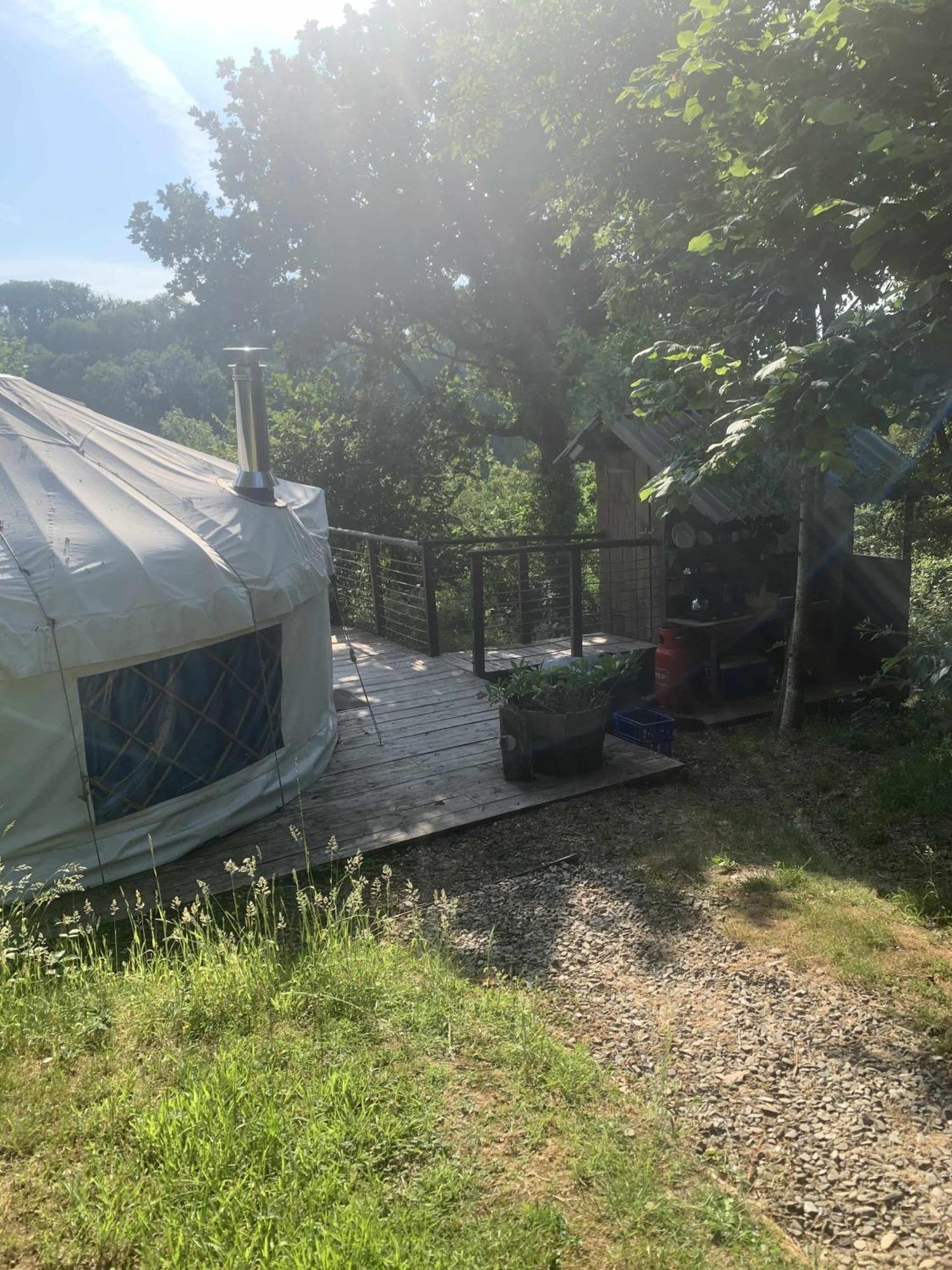 Отель Ceridwen Glamping, Double Decker Bus And Yurts Llandysul Экстерьер фото
