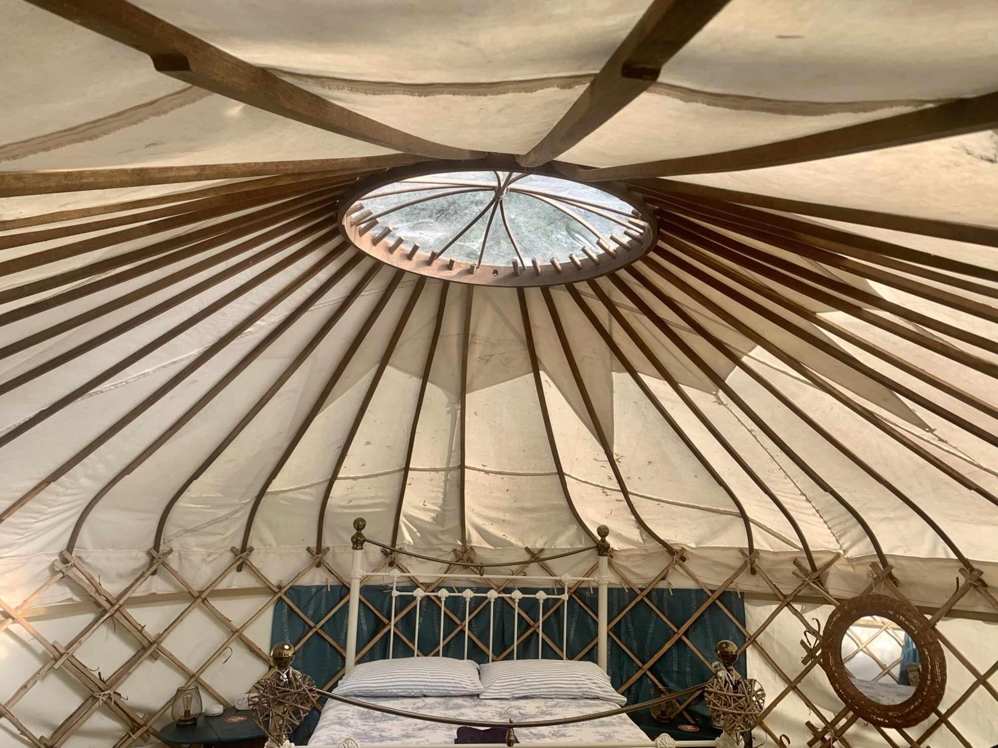 Отель Ceridwen Glamping, Double Decker Bus And Yurts Llandysul Экстерьер фото