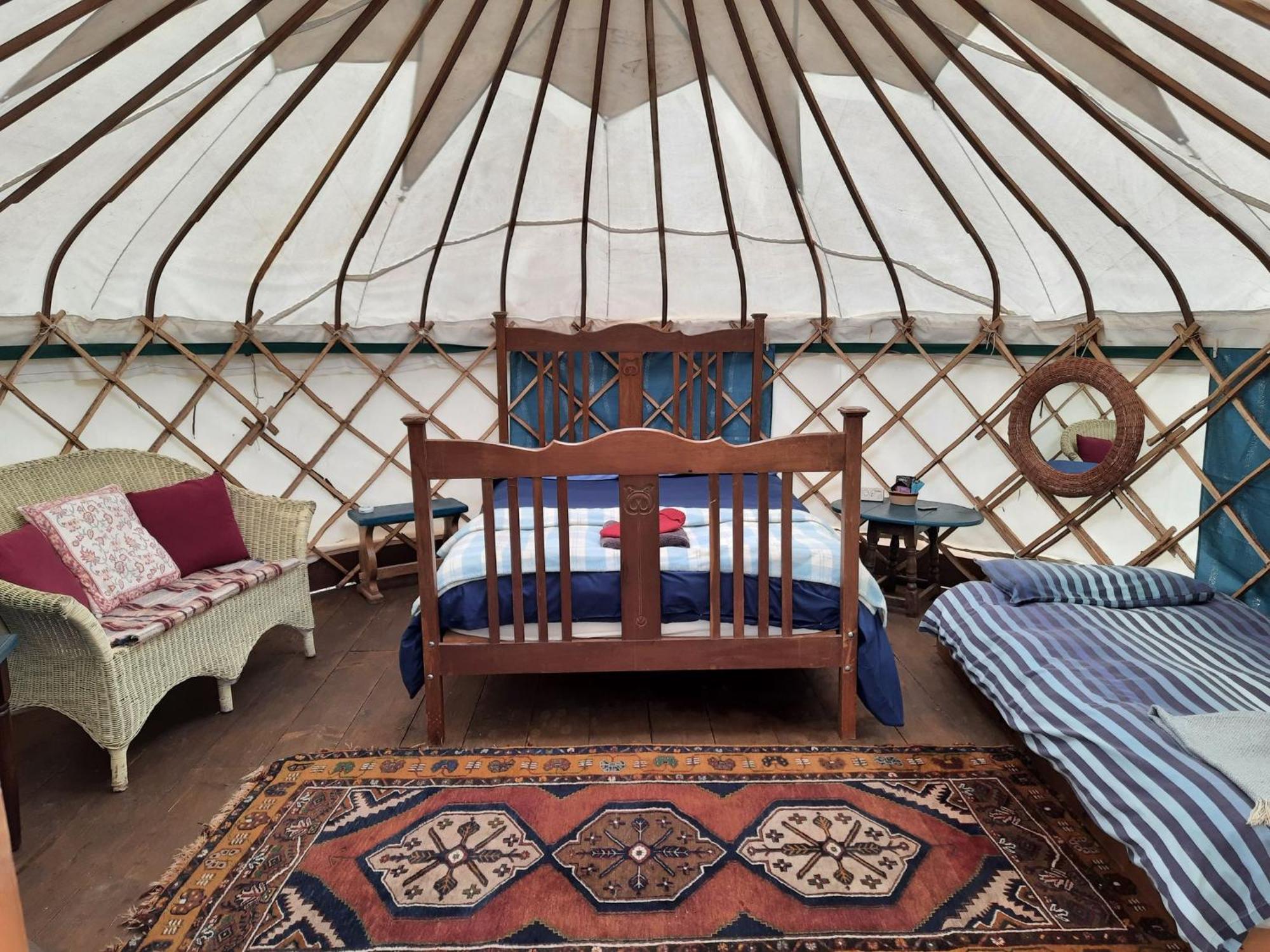 Отель Ceridwen Glamping, Double Decker Bus And Yurts Llandysul Экстерьер фото