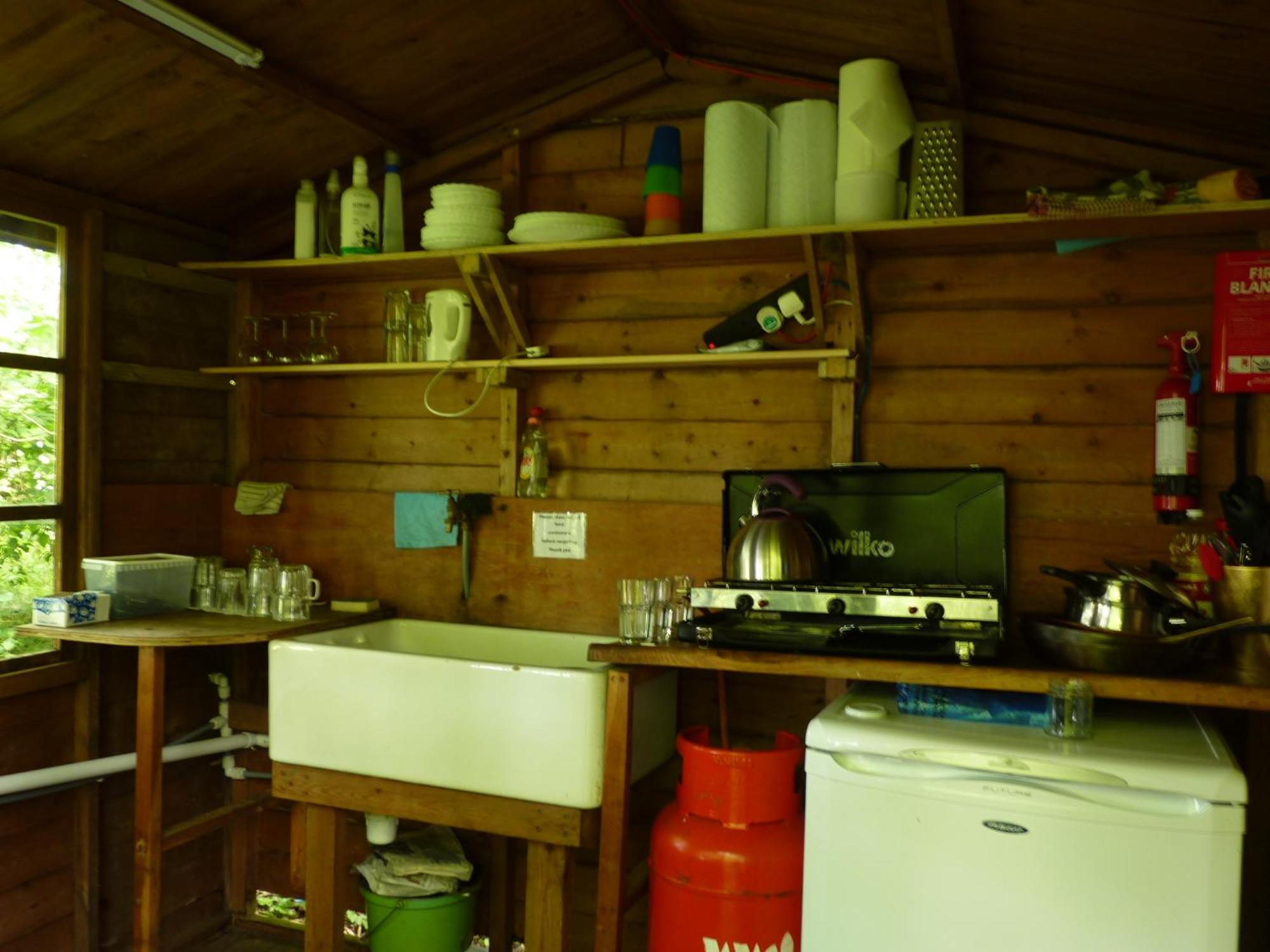 Отель Ceridwen Glamping, Double Decker Bus And Yurts Llandysul Экстерьер фото