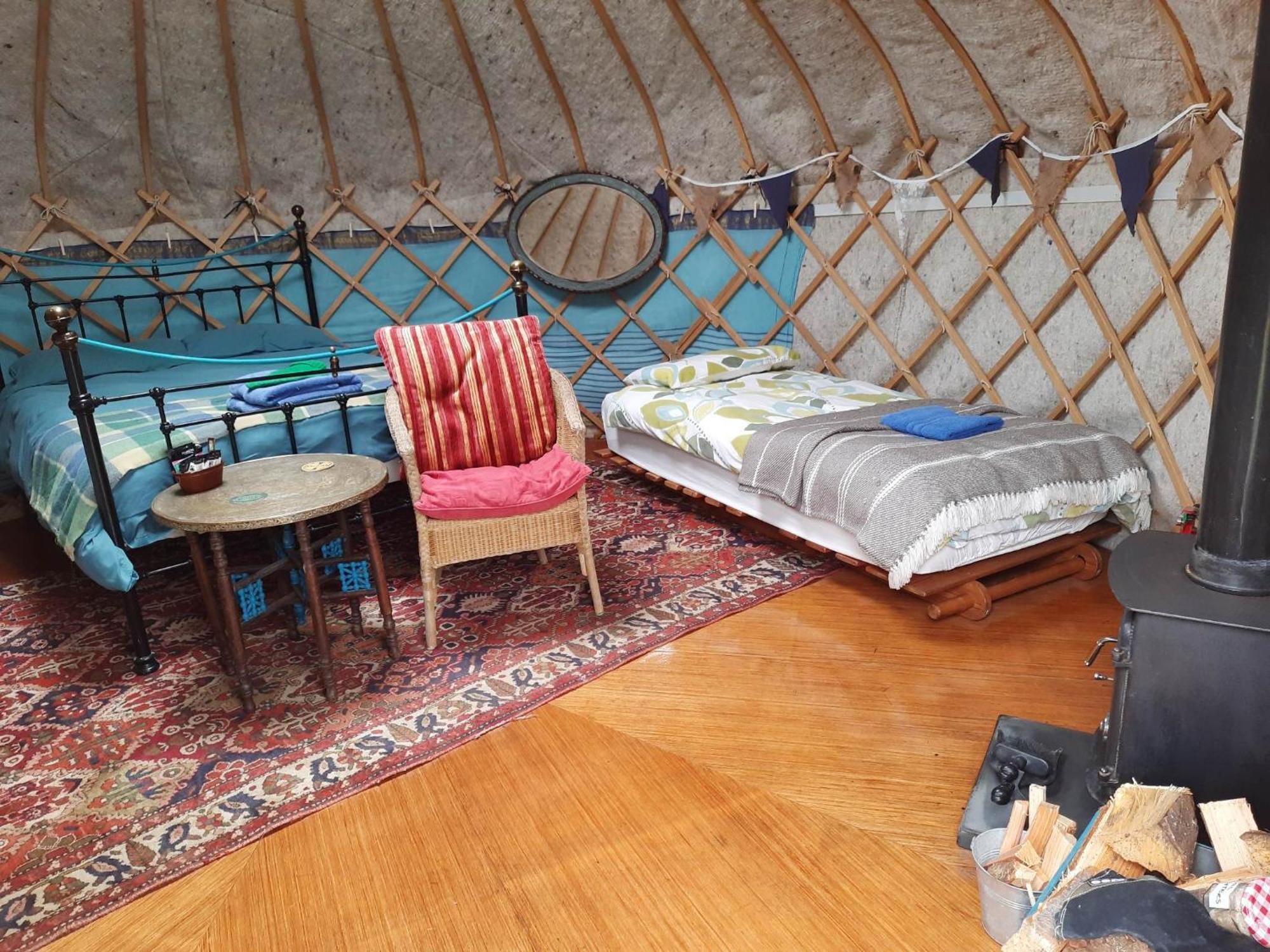 Отель Ceridwen Glamping, Double Decker Bus And Yurts Llandysul Экстерьер фото