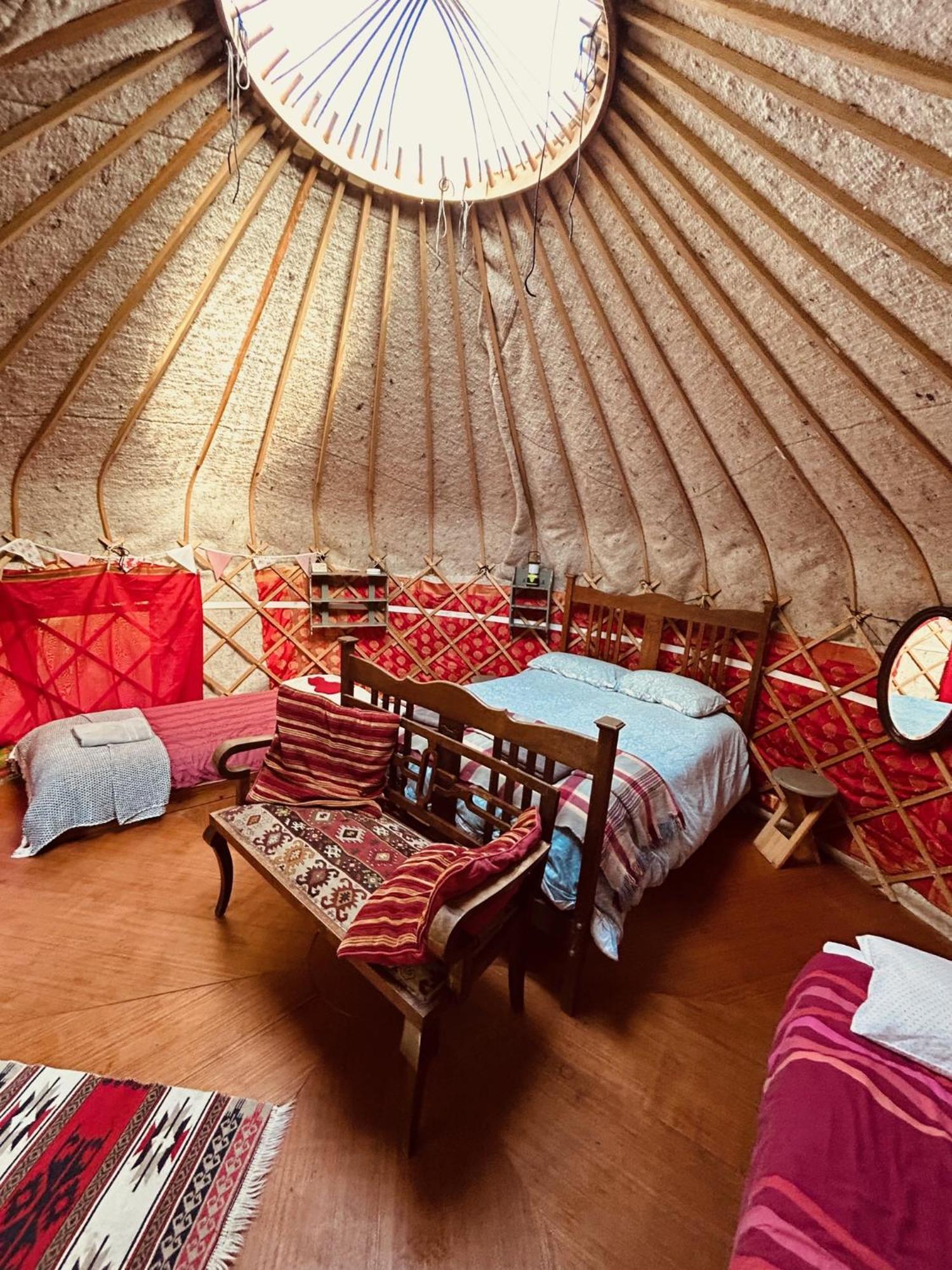 Отель Ceridwen Glamping, Double Decker Bus And Yurts Llandysul Экстерьер фото