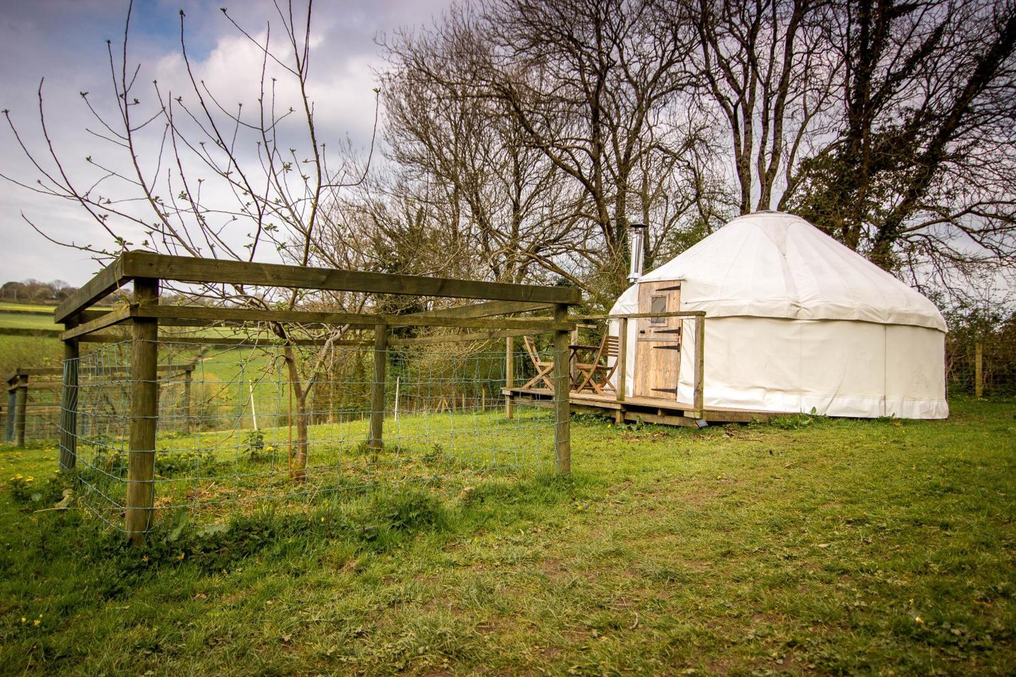 Отель Ceridwen Glamping, Double Decker Bus And Yurts Llandysul Экстерьер фото