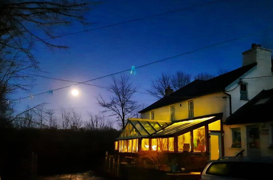 Отель Ceridwen Glamping, Double Decker Bus And Yurts Llandysul Экстерьер фото