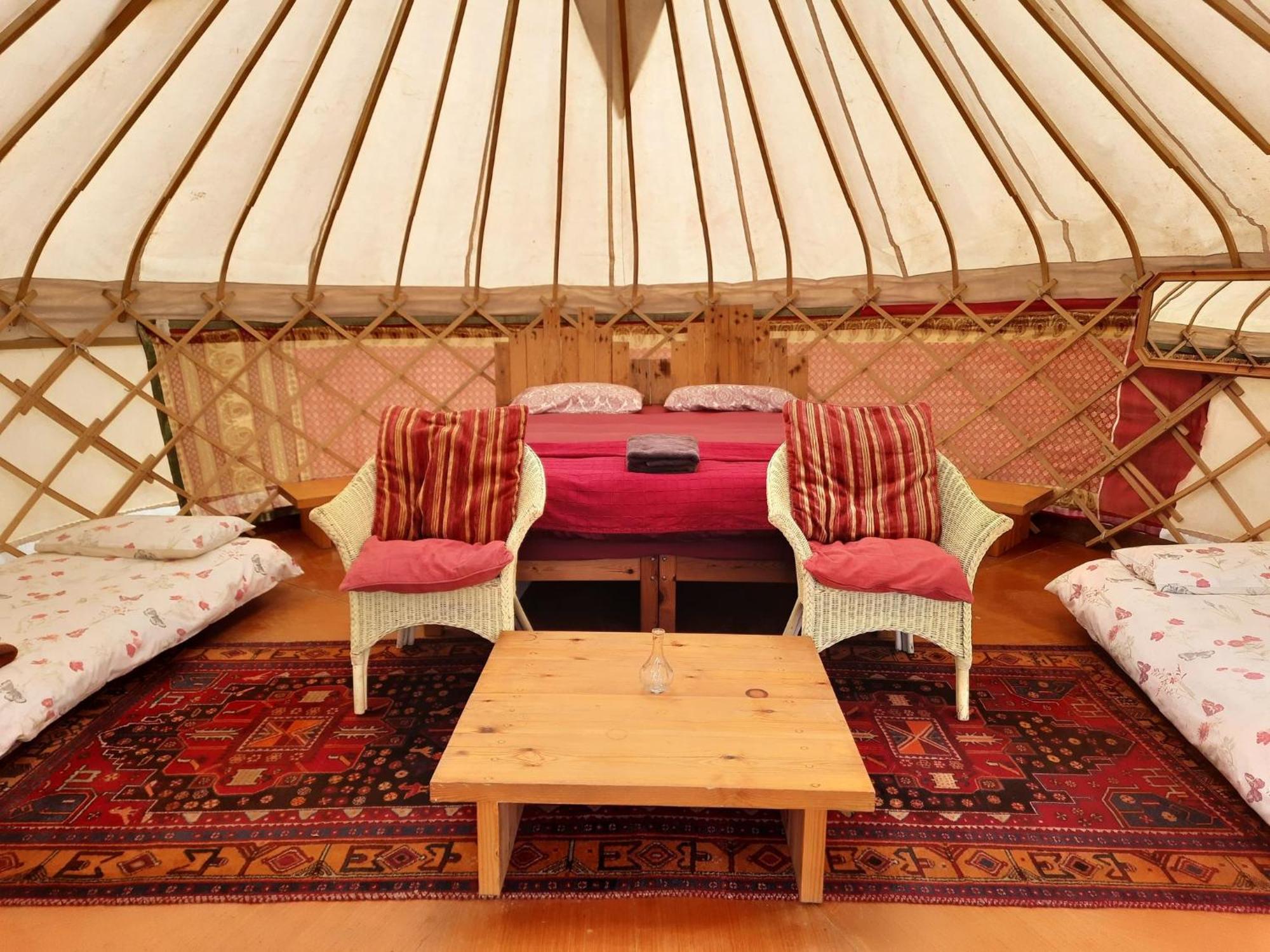 Отель Ceridwen Glamping, Double Decker Bus And Yurts Llandysul Экстерьер фото