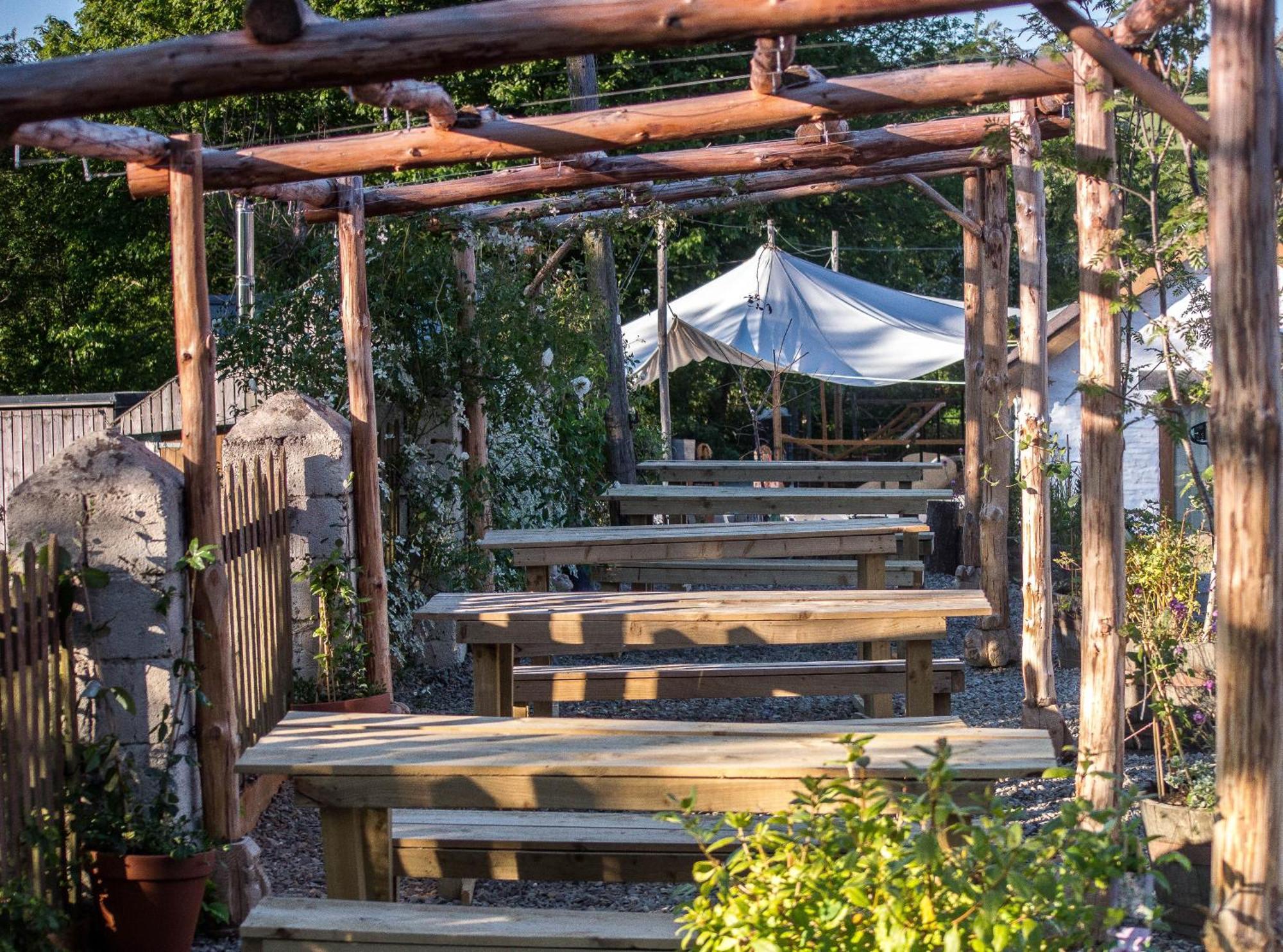 Отель Ceridwen Glamping, Double Decker Bus And Yurts Llandysul Экстерьер фото