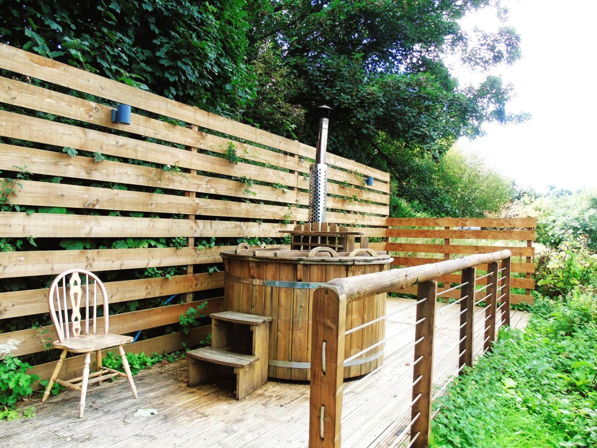 Отель Ceridwen Glamping, Double Decker Bus And Yurts Llandysul Экстерьер фото