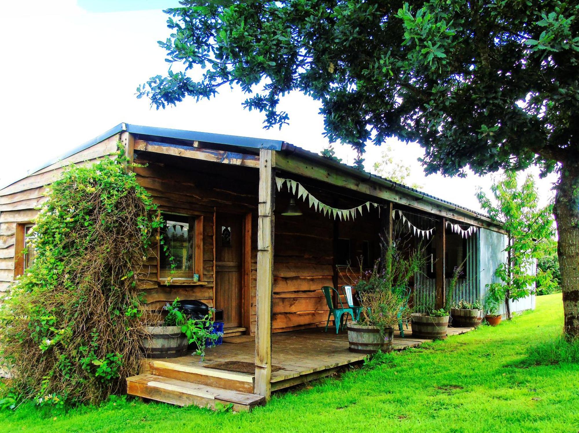 Отель Ceridwen Glamping, Double Decker Bus And Yurts Llandysul Экстерьер фото