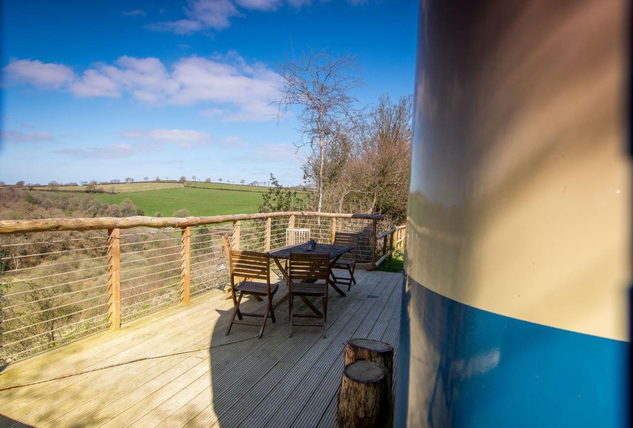 Отель Ceridwen Glamping, Double Decker Bus And Yurts Llandysul Экстерьер фото
